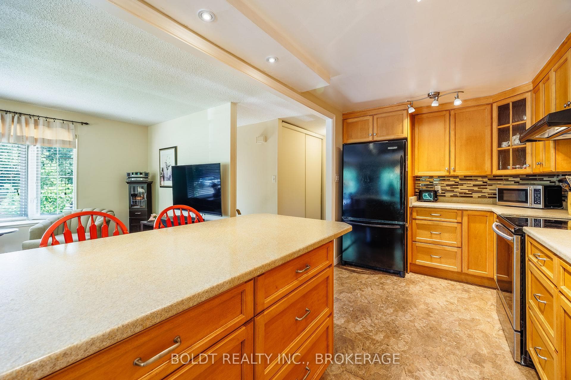 77 Elma Street photo 12