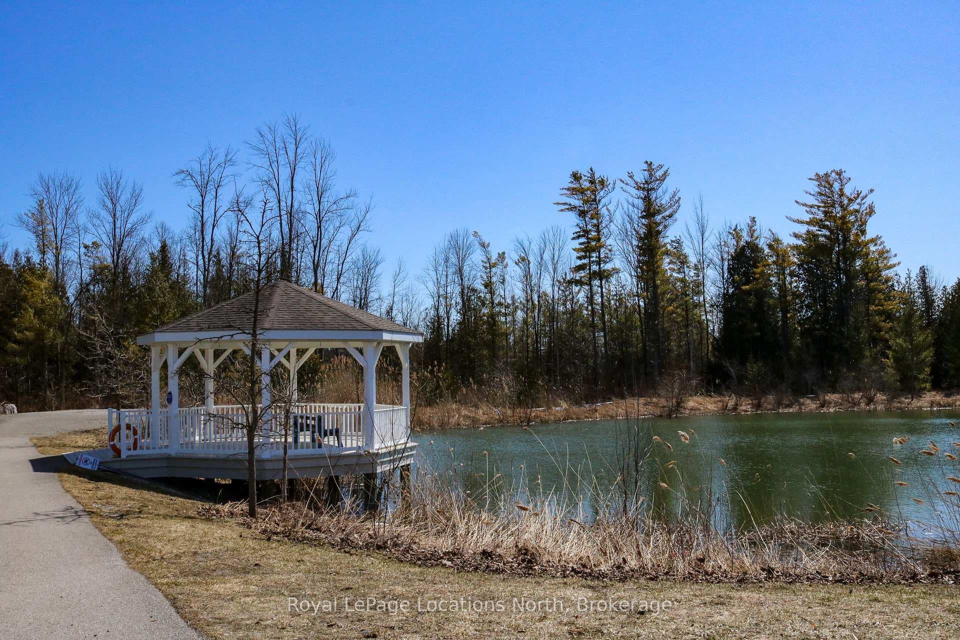 Nearby gazebo & pond at end of New York Avenue