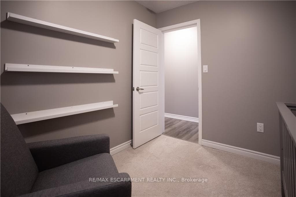 560 Allport Gate photo 35