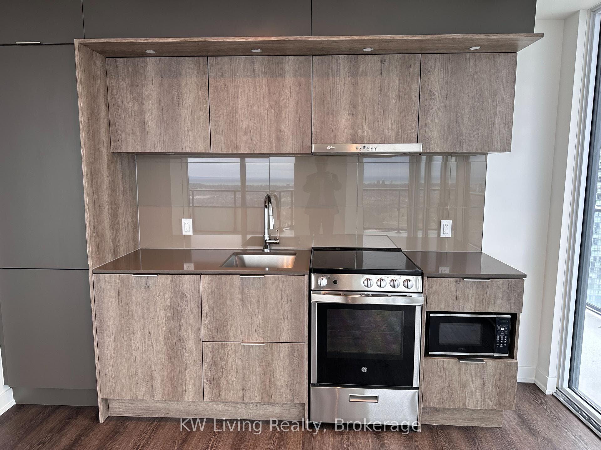 448 Burnhamthorpe Road Unit 2808 photo 9