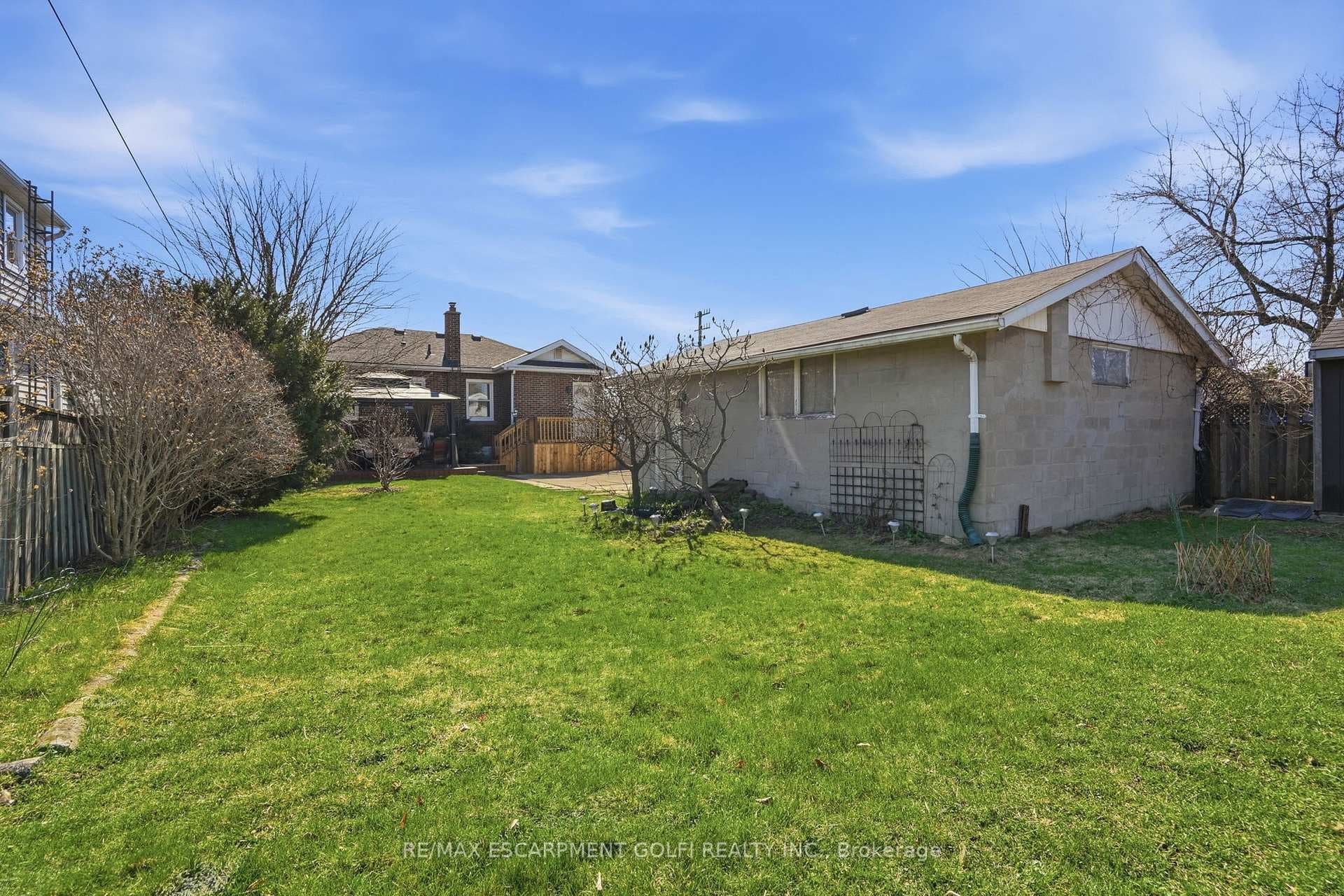 848 UPPER WELLINGTON Street photo 41