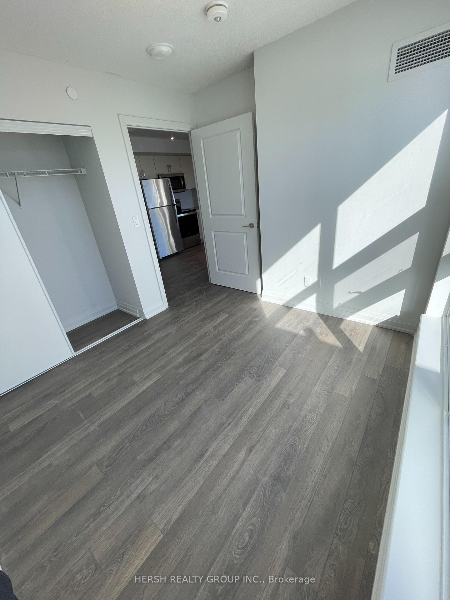 20 Meadowglen Place Unit 904 photo 5