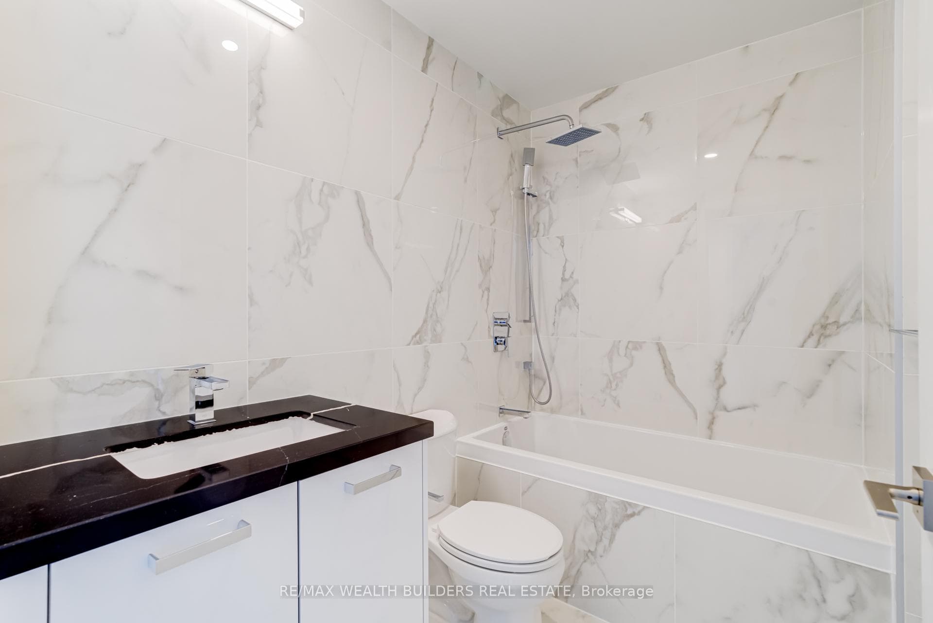 195 McCaul Street Unit 1110 photo 17