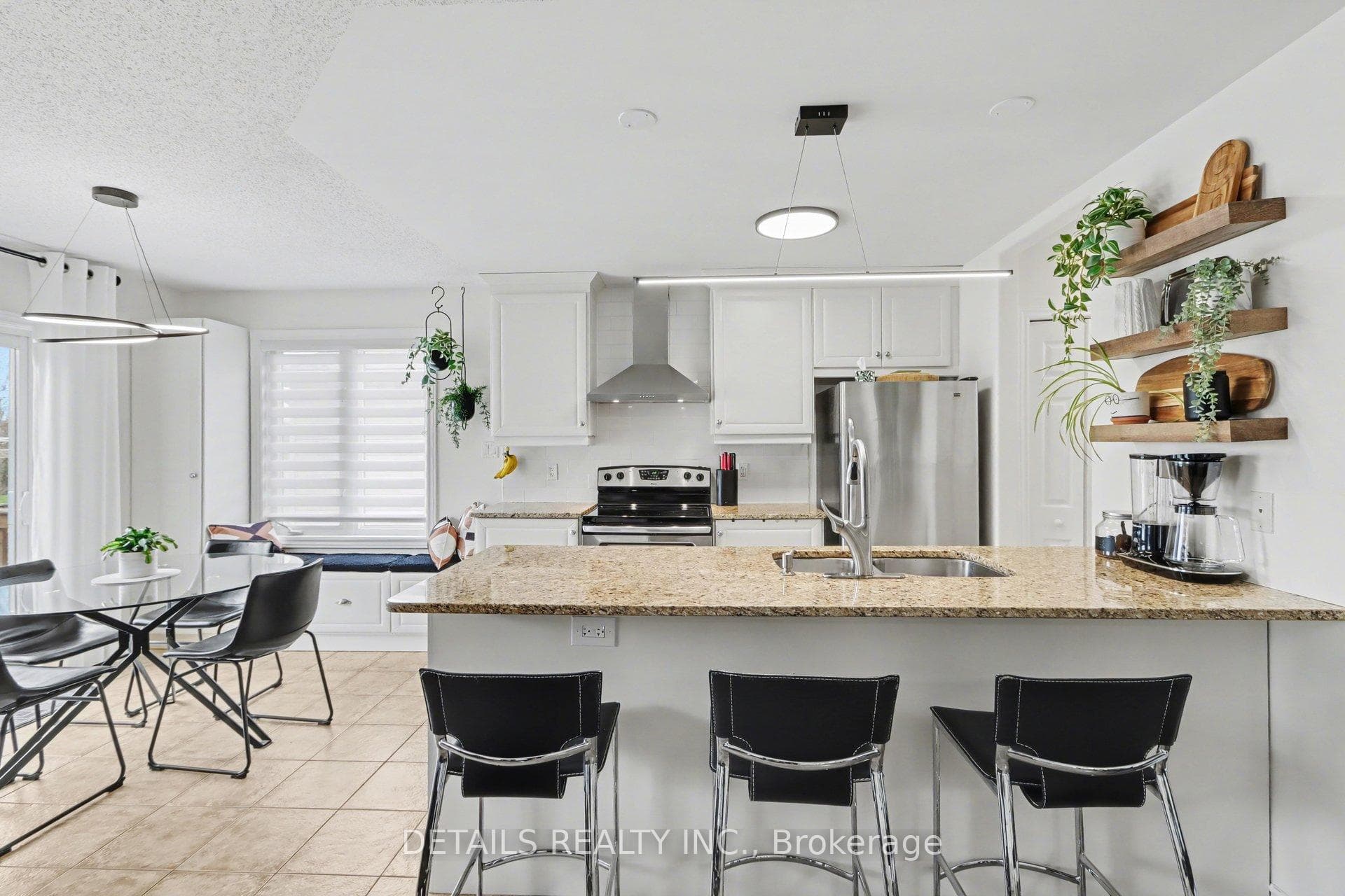 139 Raina Way photo 10