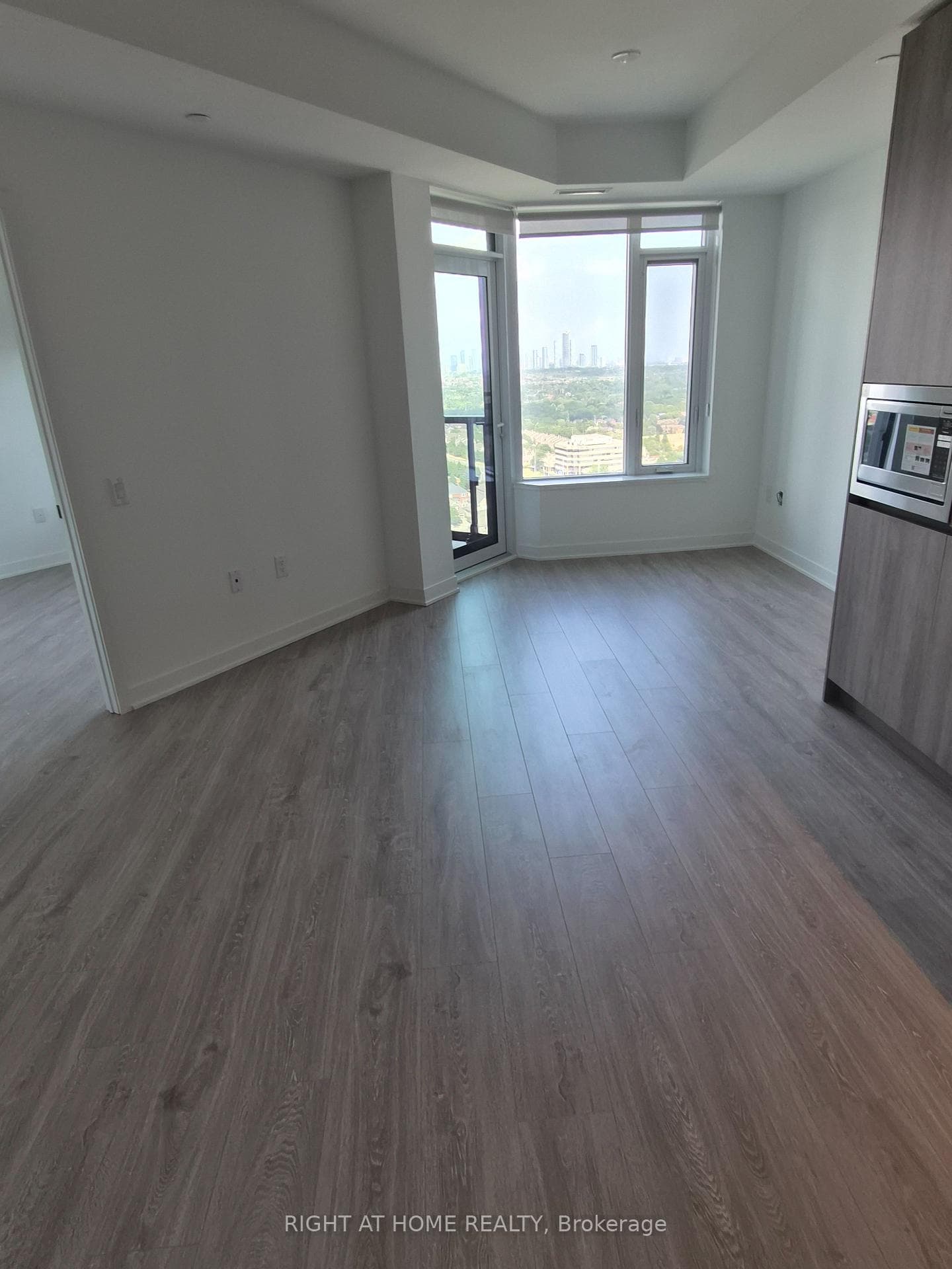 2495 Eglinton Avenue Unit 2101 photo 4
