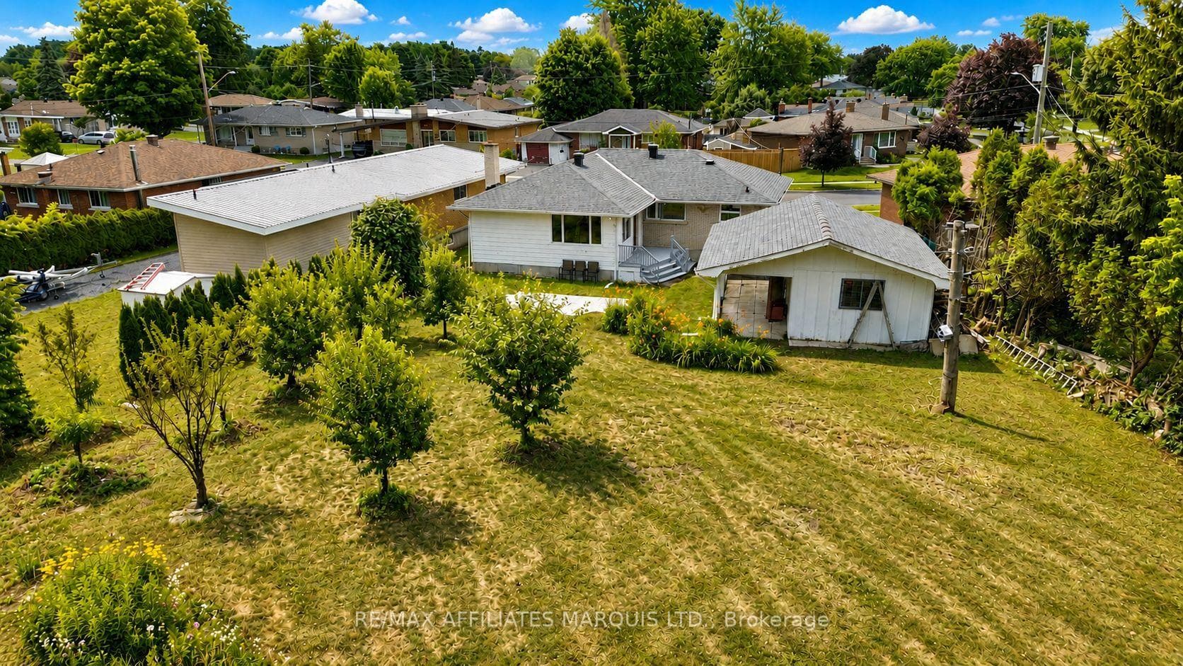 777 Sandfield Crescent photo 2