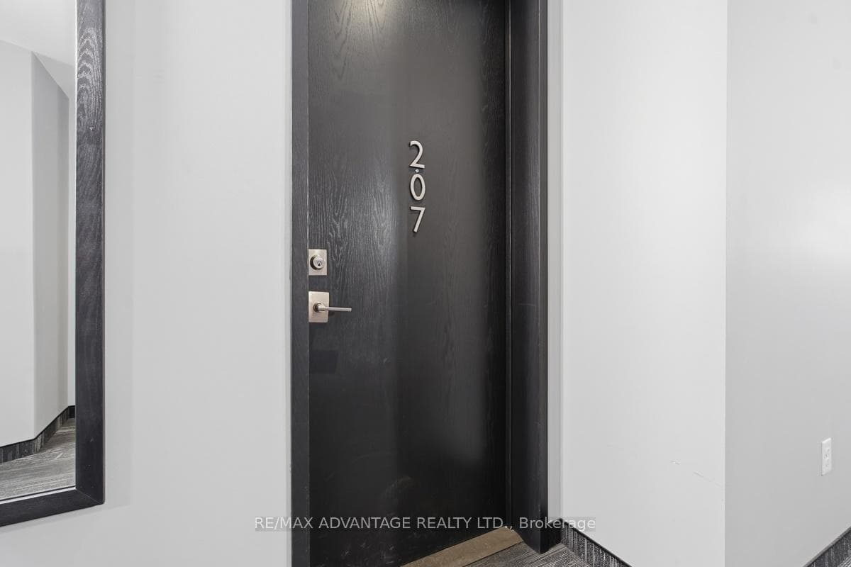 1705 Fiddlehead Place Unit 207 photo 2