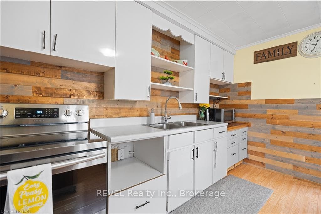 6144 CHURCHILL Street photo 11