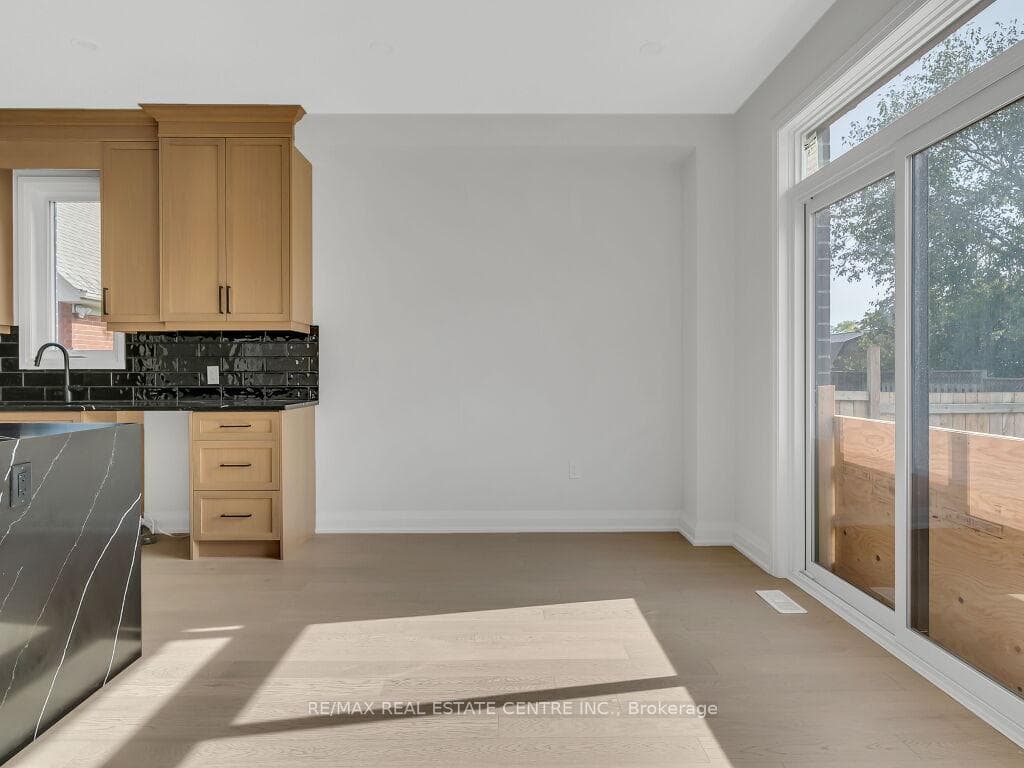 299 Ottawa Street photo 8