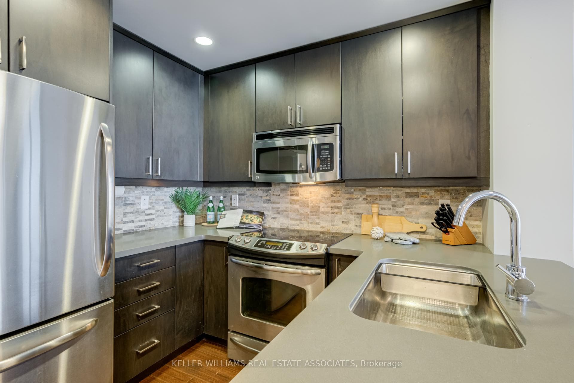 551 Maple Avenue Unit 1108 photo 8