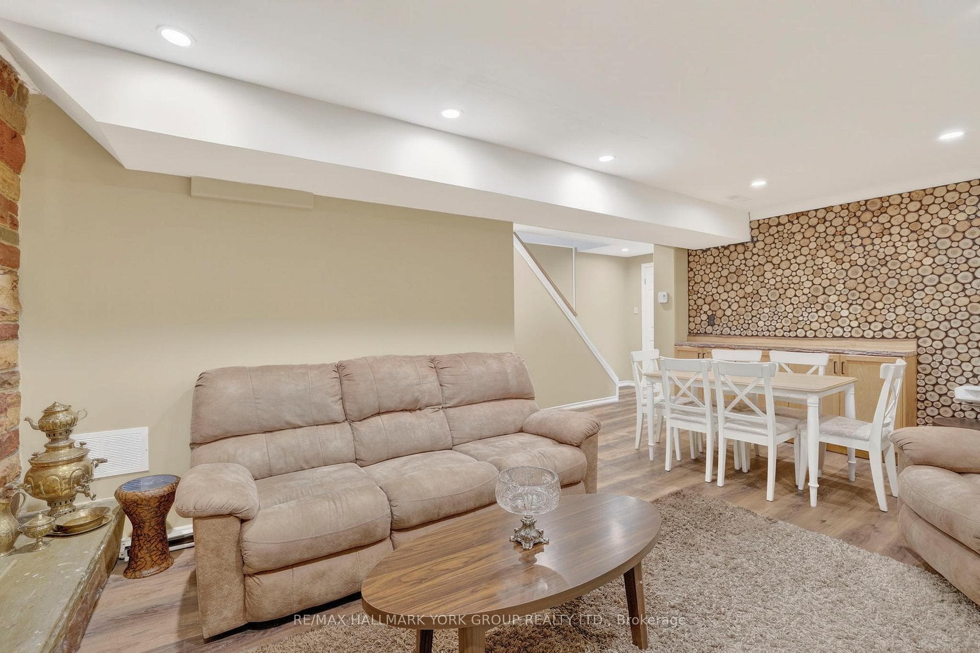 459 Sandford Street photo 35