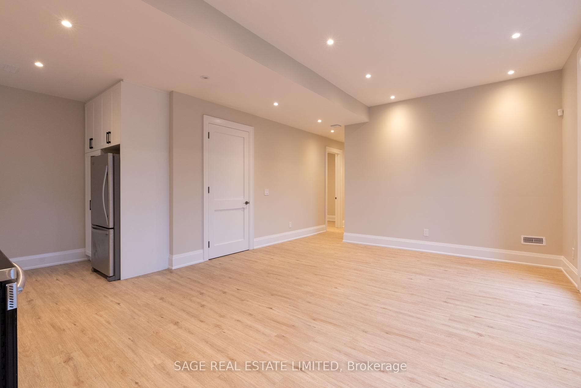 185 Fairholme Avenue Unit Lower photo 5