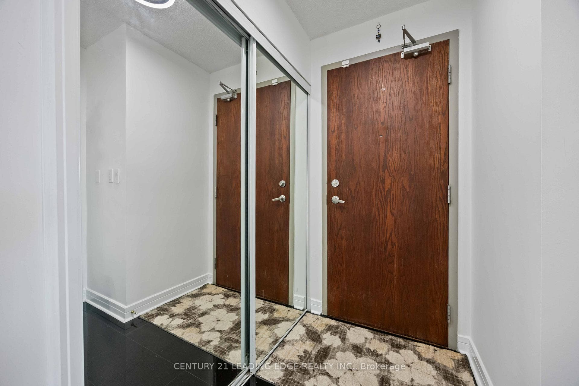 18 Harrison Garden Boulevard Unit 2008 photo 3