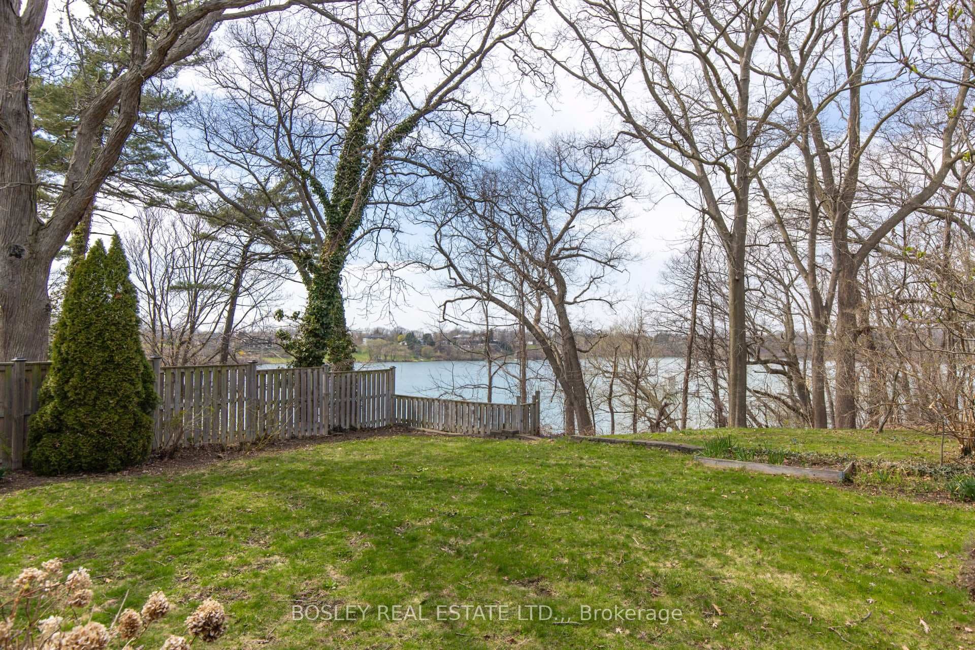48 Henley Drive photo 5
