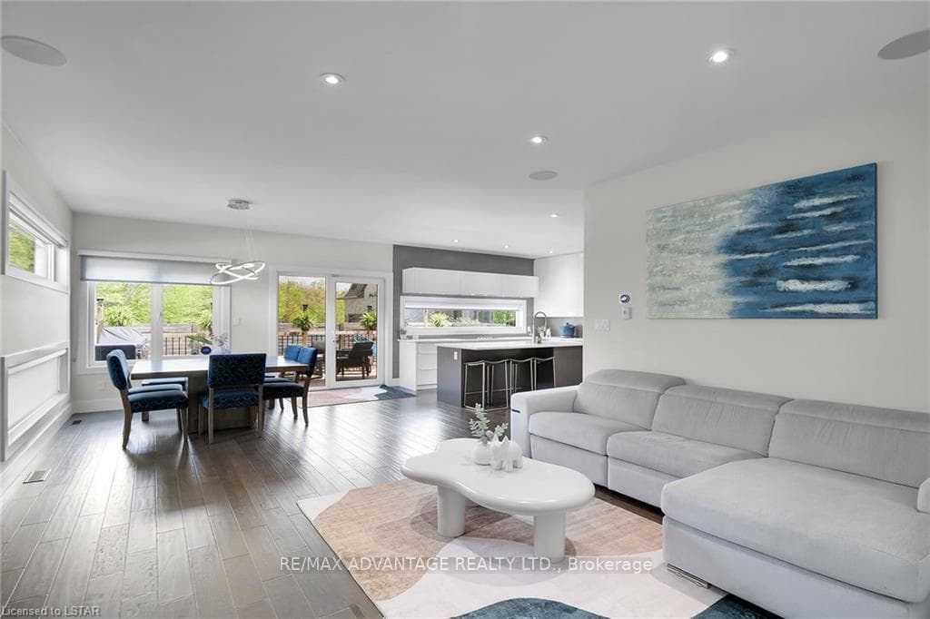 41 EARLSCOURT Terrace Unit 28 photo 4