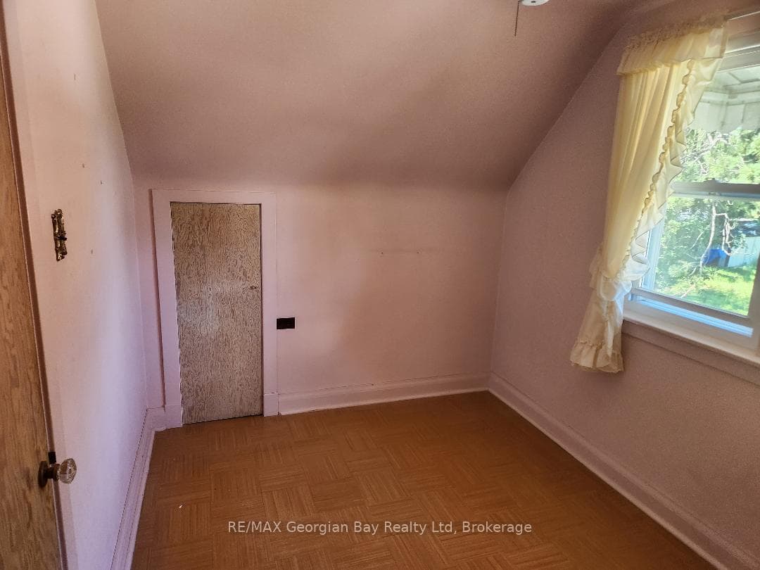 874 Yonge Street photo 8