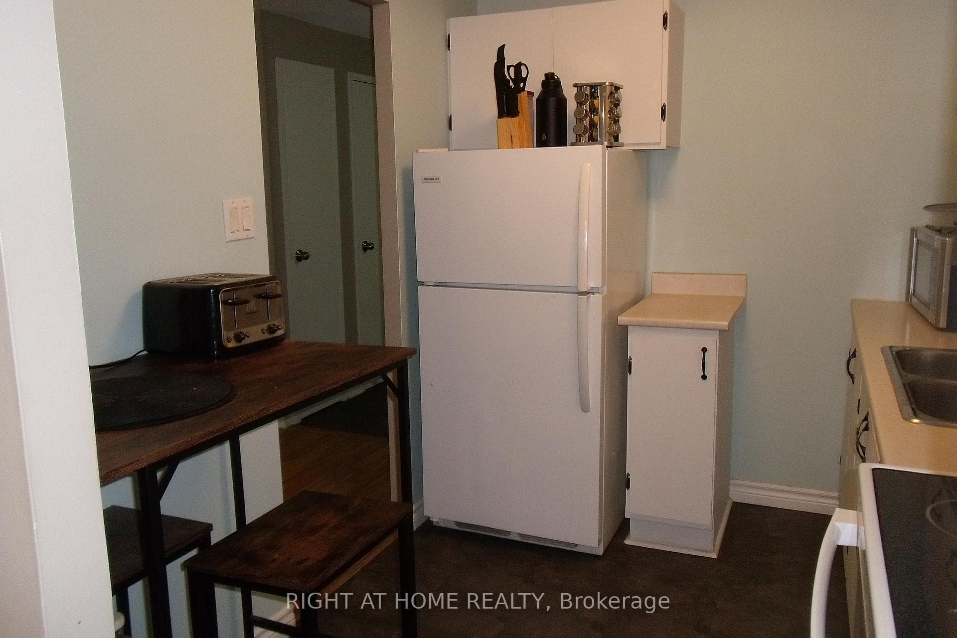 936 GLEN Street Unit 414 photo 14