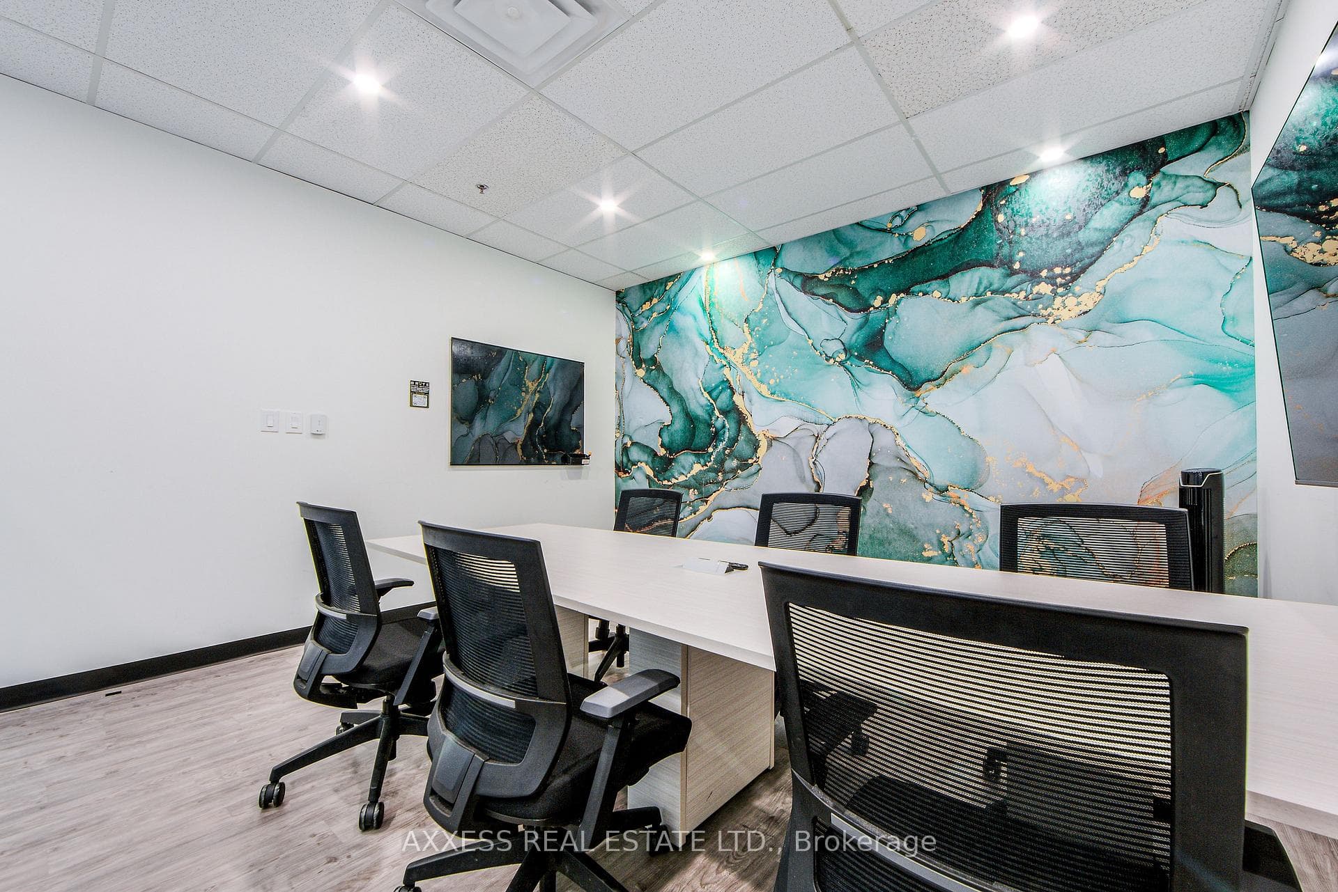 30 Eglinton Avenue Unit 400 photo 38