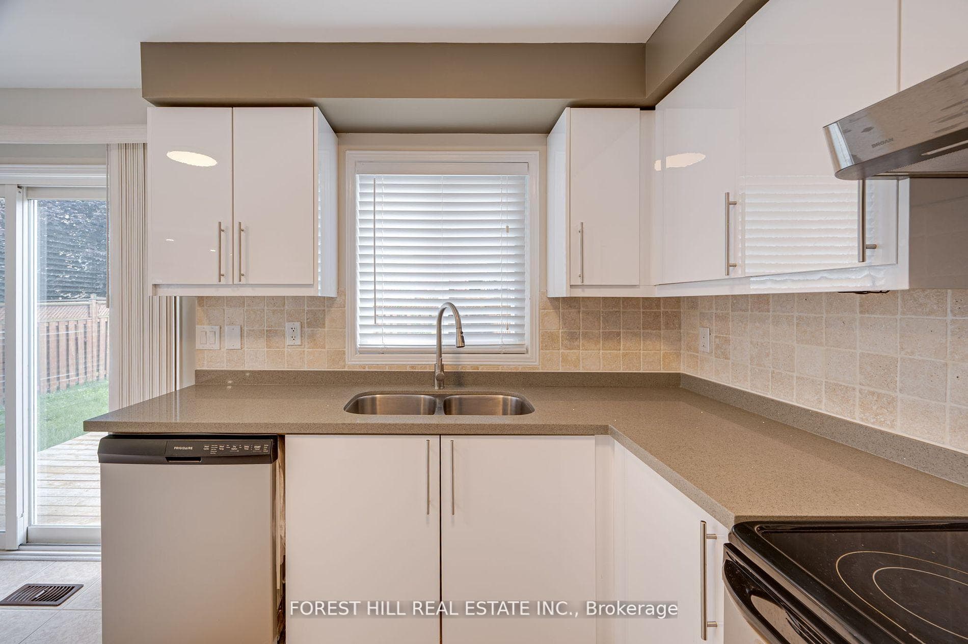 186 Gail Parks Crescent photo 11
