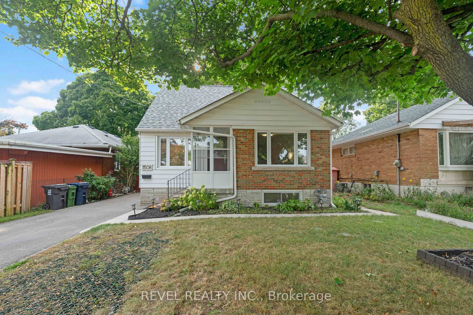 1508 Pharmacy Avenue photo 2
