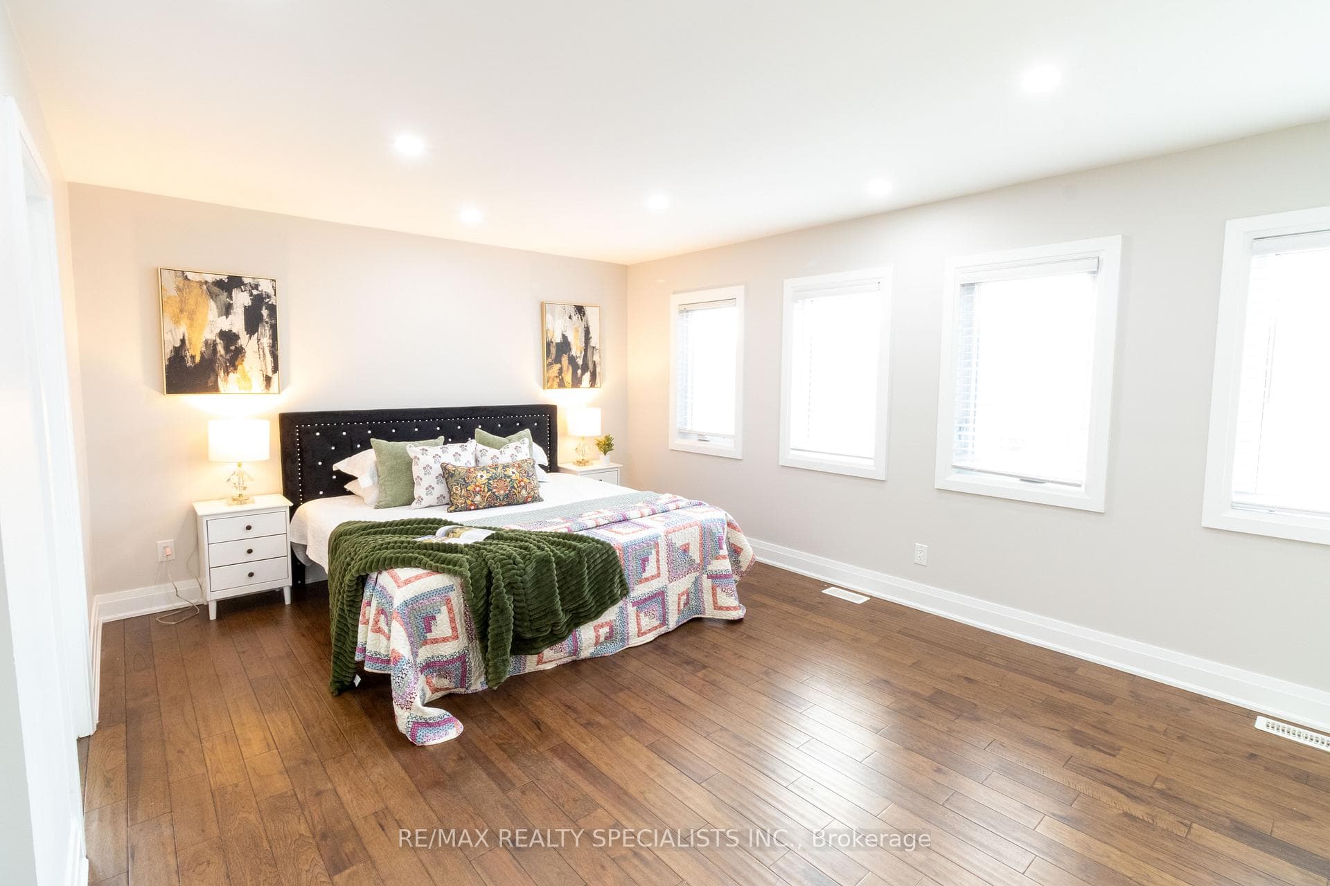 21 Bristol Avenue photo 23