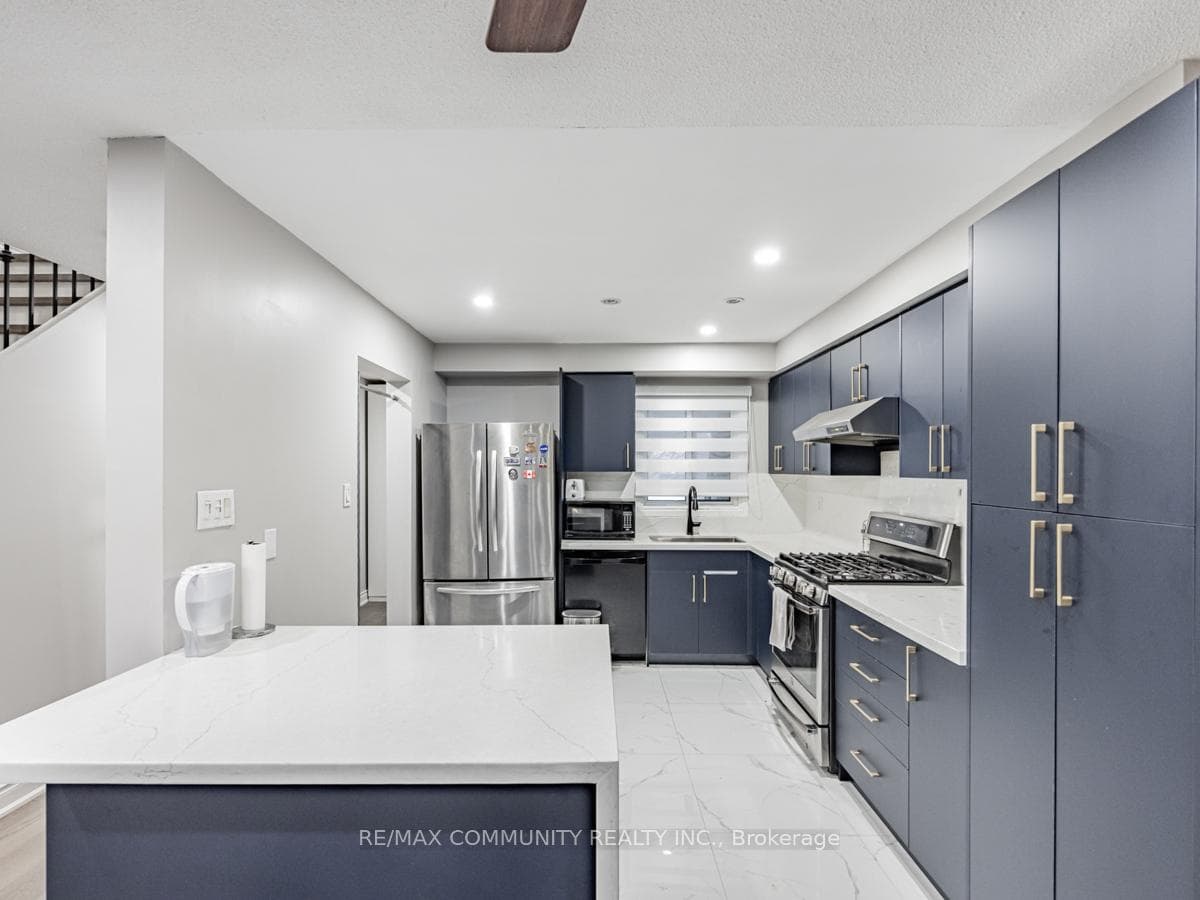 737 Greycedar Crescent photo 10