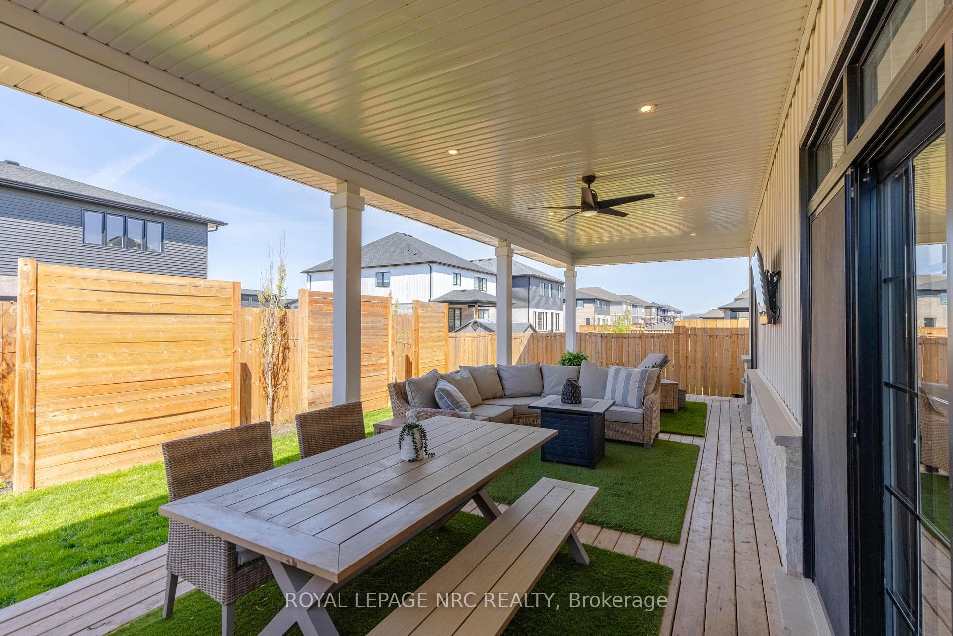 16 Swan Ave Avenue photo 36