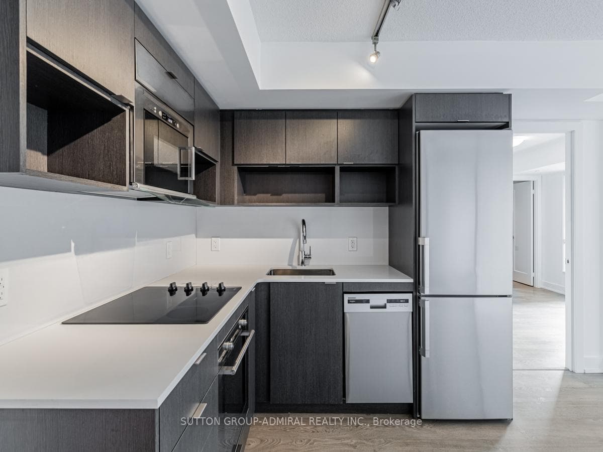 7 Mabelle Avenue Unit 301 photo 13