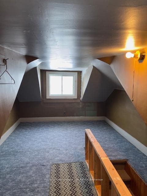 975 McIntyre Street photo 29
