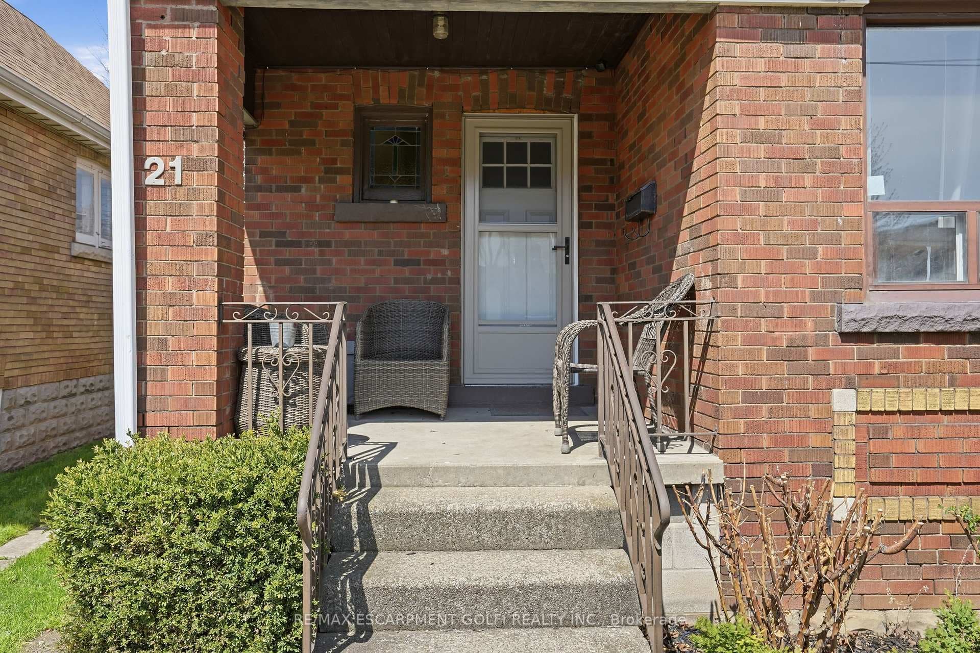 21 WEIR Street photo 5