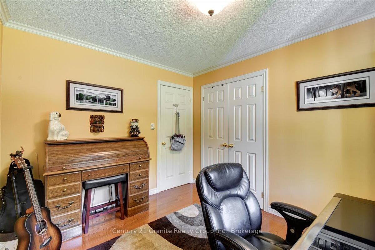 1573 Ojibway Road photo 13