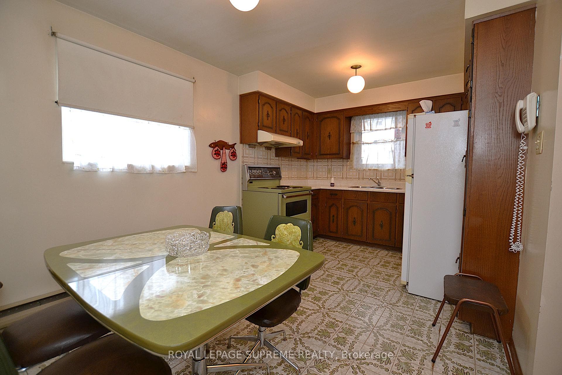 564 Christie Street photo 8