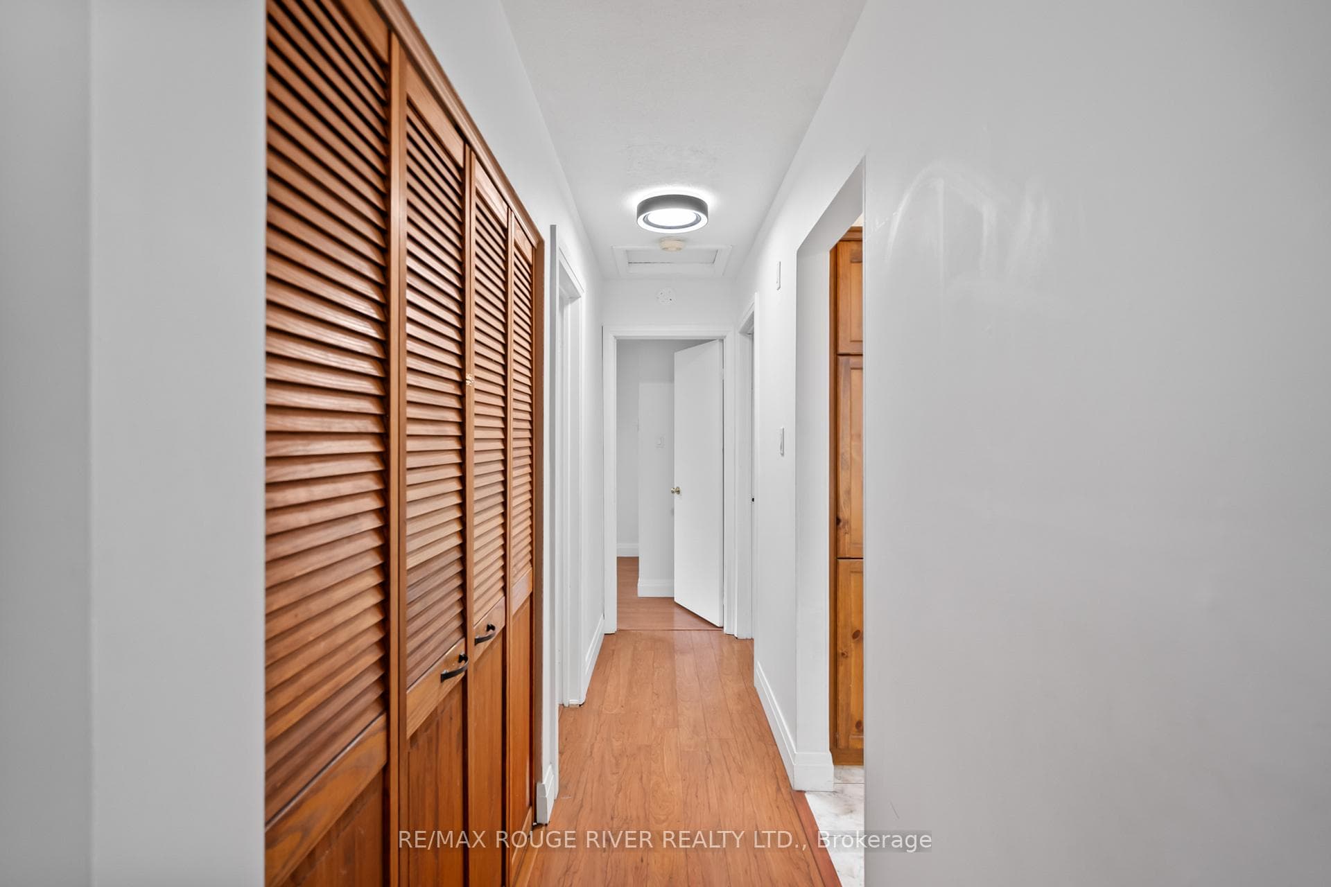599 Otonabee Drive Unit Main photo 8
