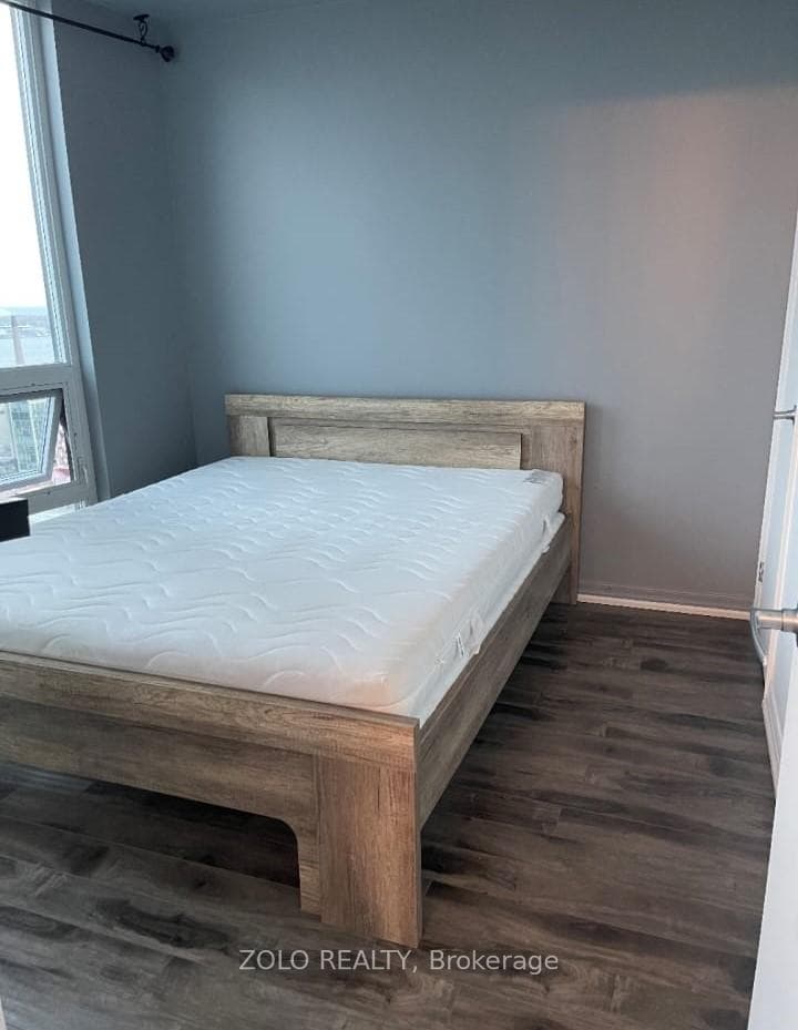 16 Yonge Street Unit 2505 photo 3