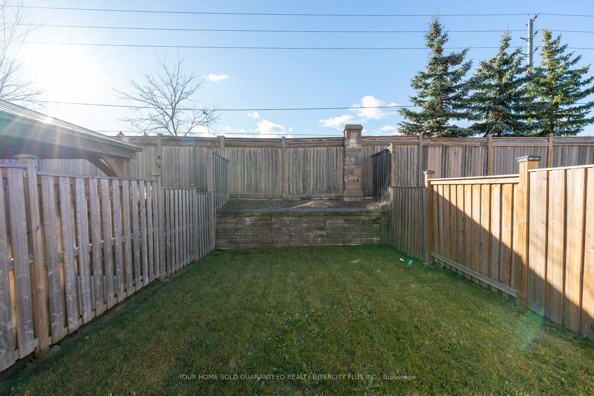 8 Crestbank Court photo 38