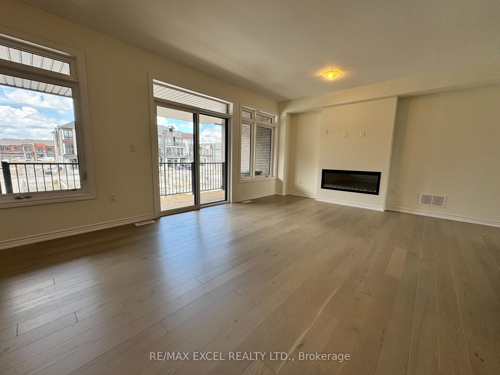 158 Blick Crescent photo 5