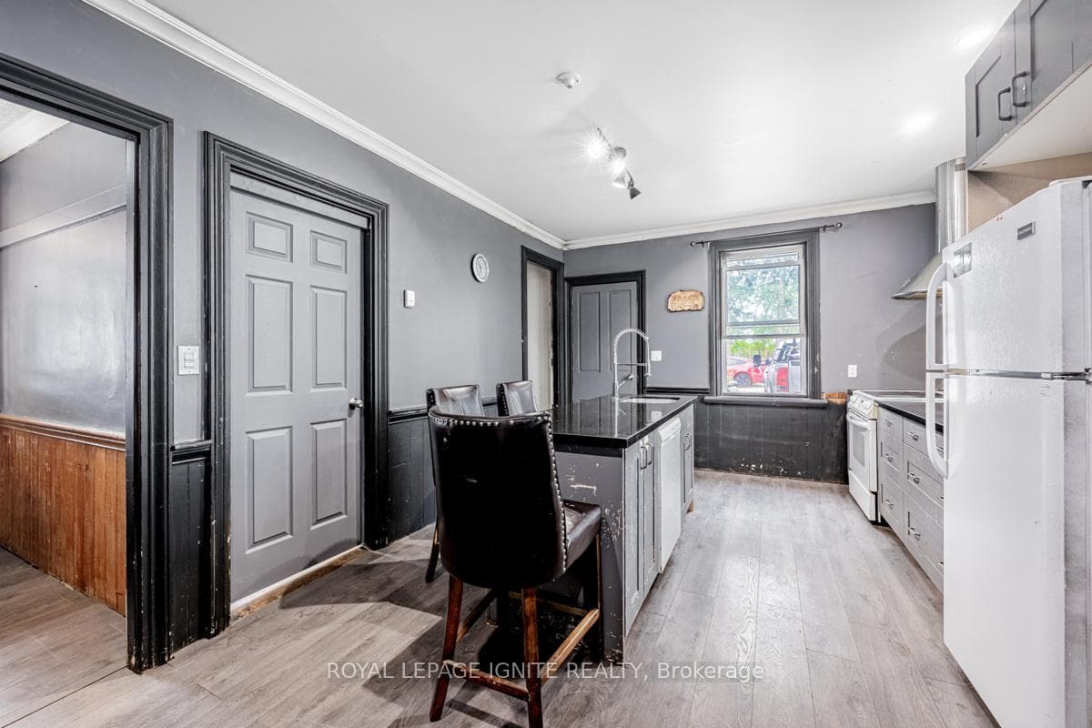3270 19th Avenue photo 3