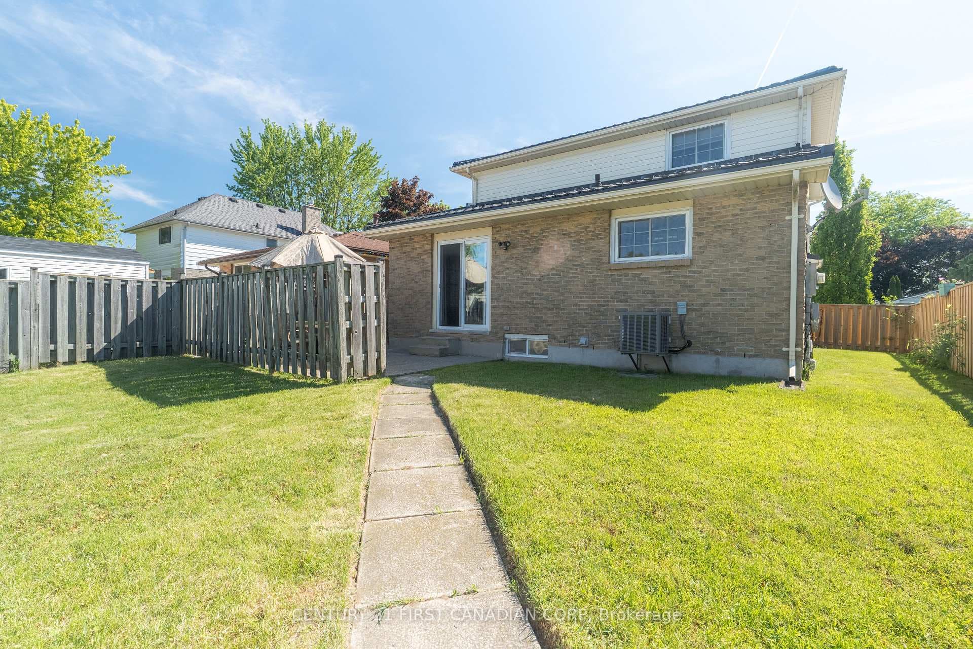 86 Edmunds Crescent photo 4