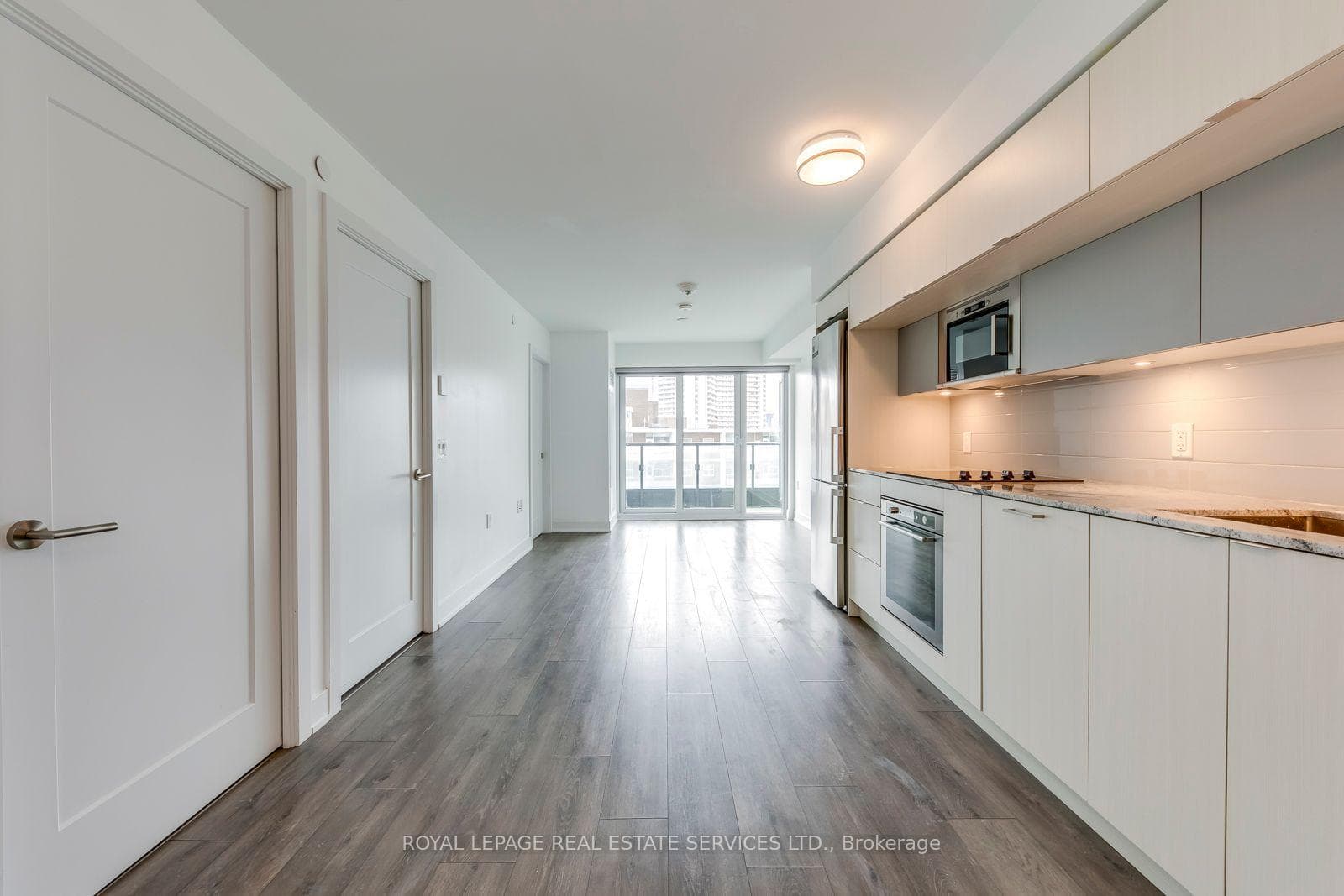 585 Bloor Street Unit 1320 photo 6