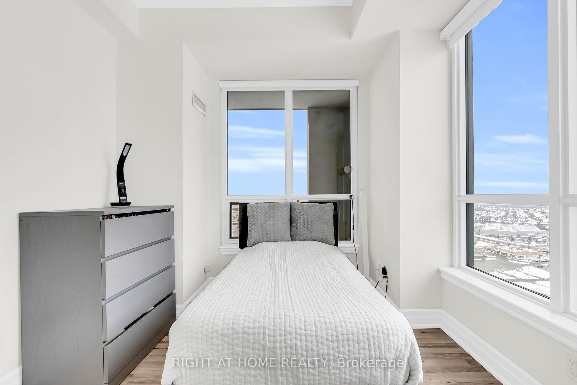 9075 Jane Street Unit 2309 photo 23