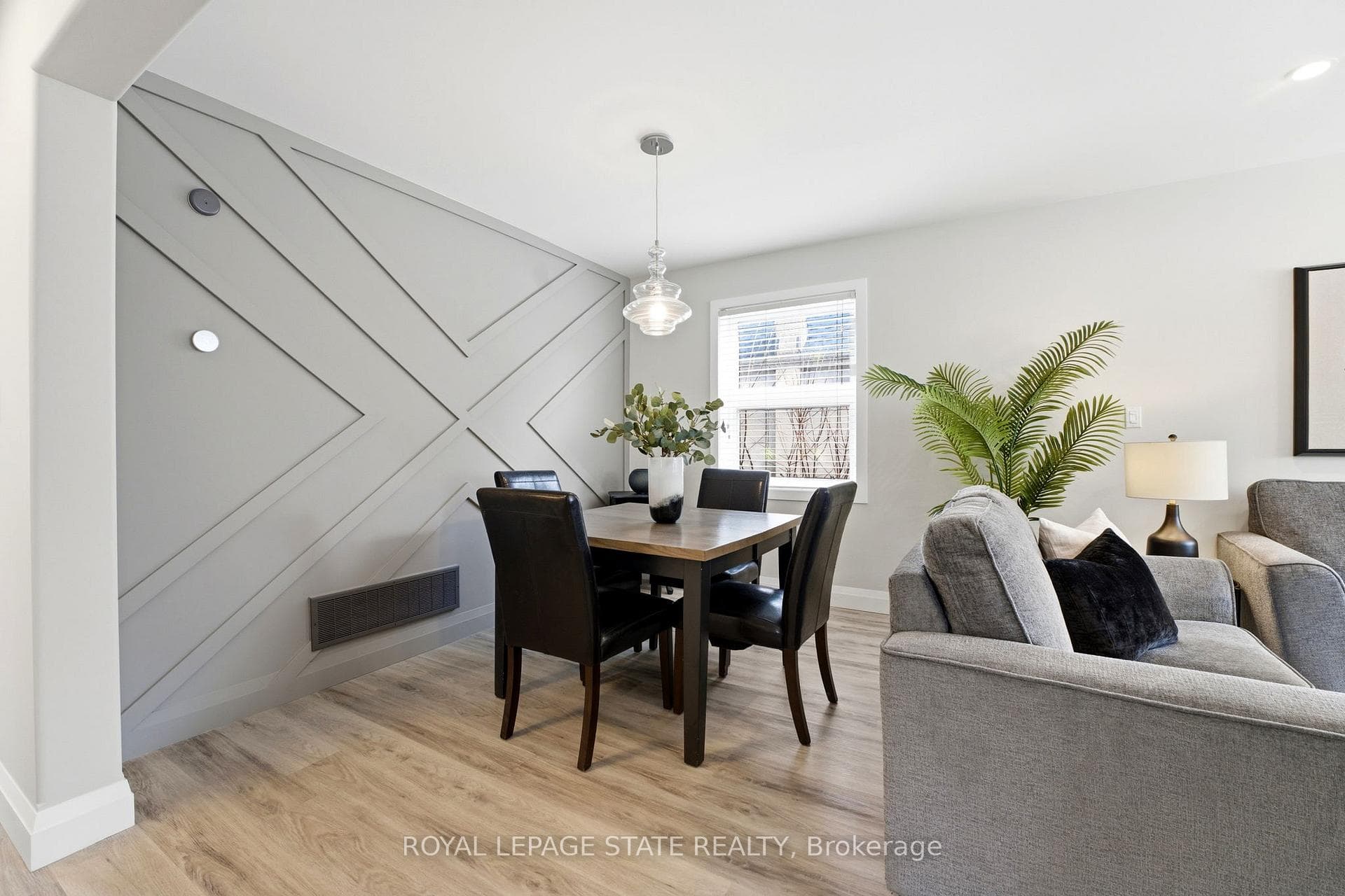 957 Queensdale Avenue photo 12