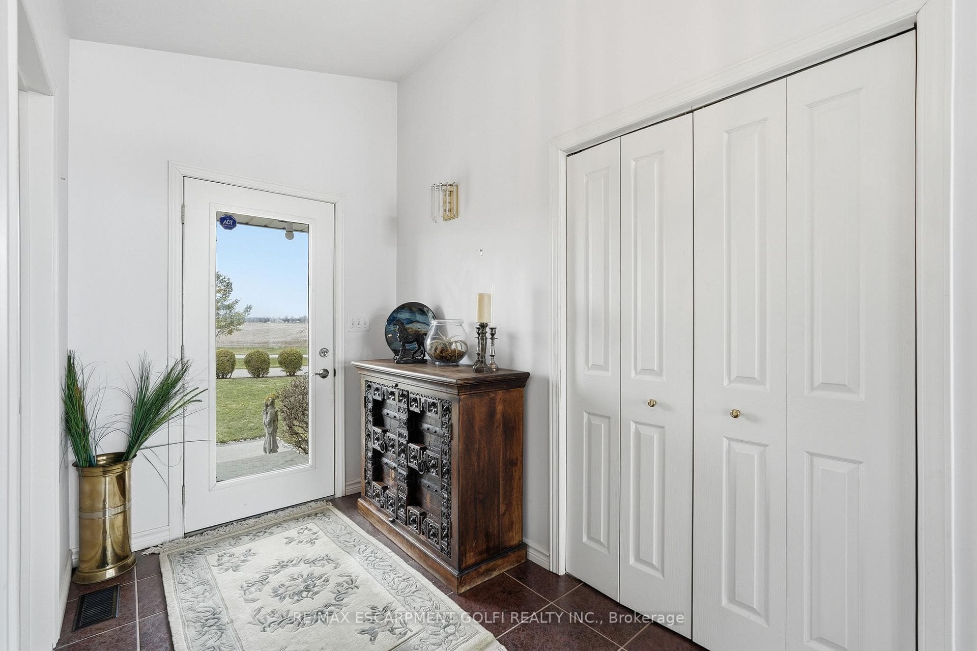 648 FRONT Road photo 6