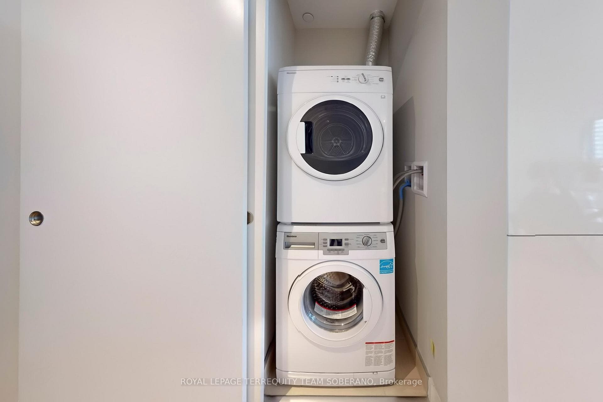 185 Roehampton Avenue Unit 1811 photo 24