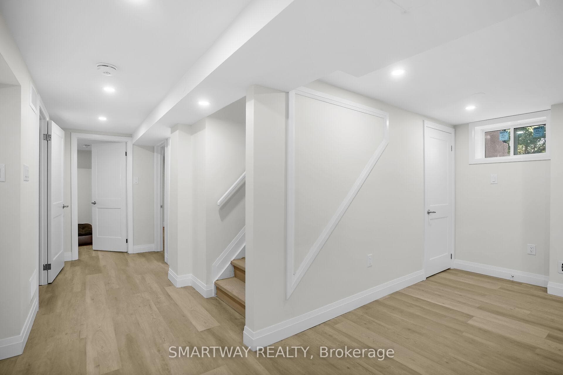 633 Donegal Drive photo 27