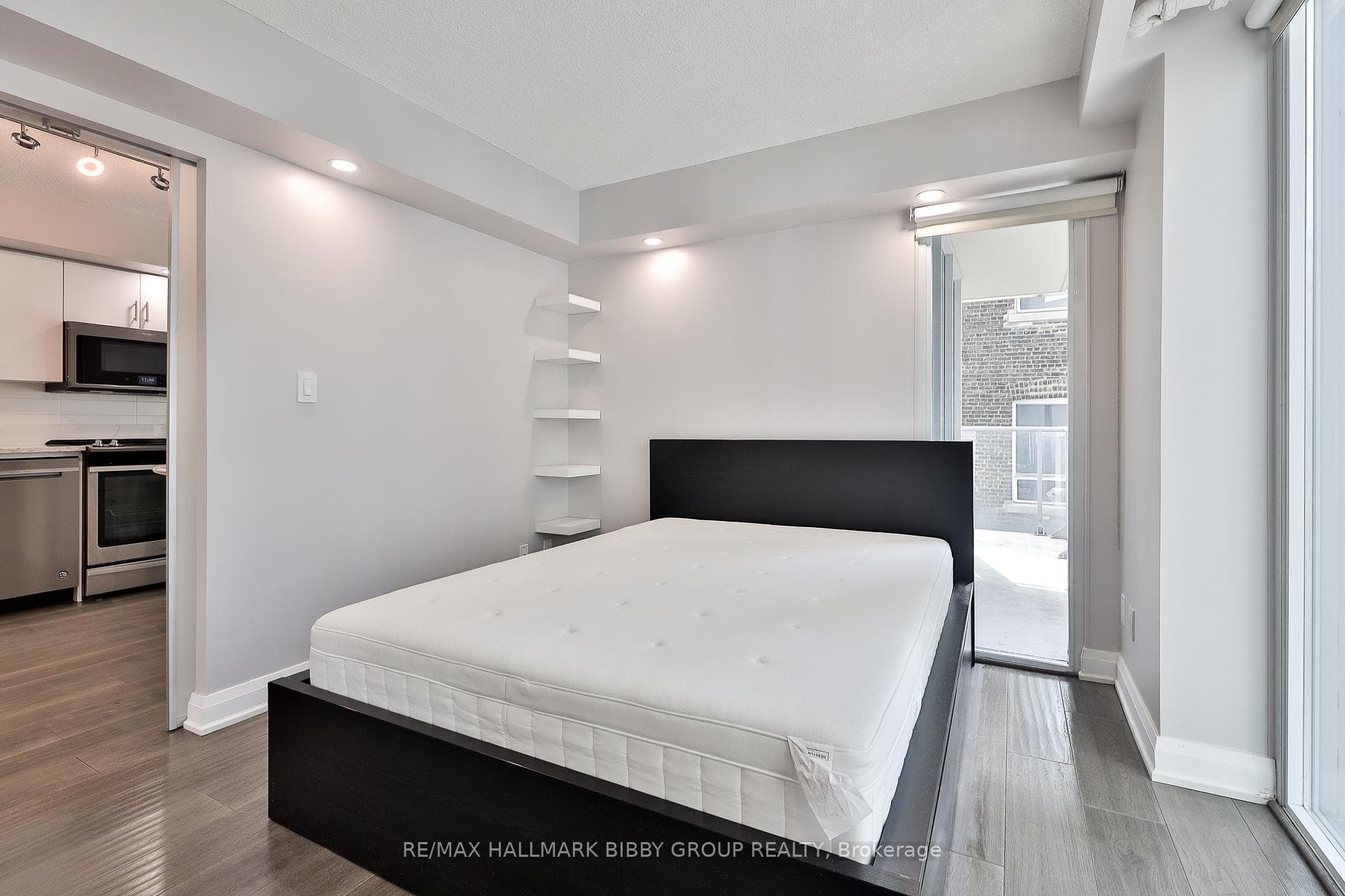 126 Simcoe Street Unit 503 photo 14
