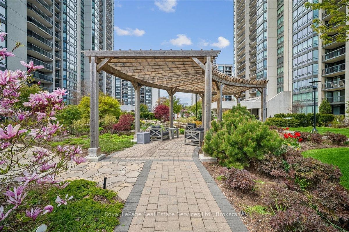 2170 Marine Drive Unit 506 photo 42