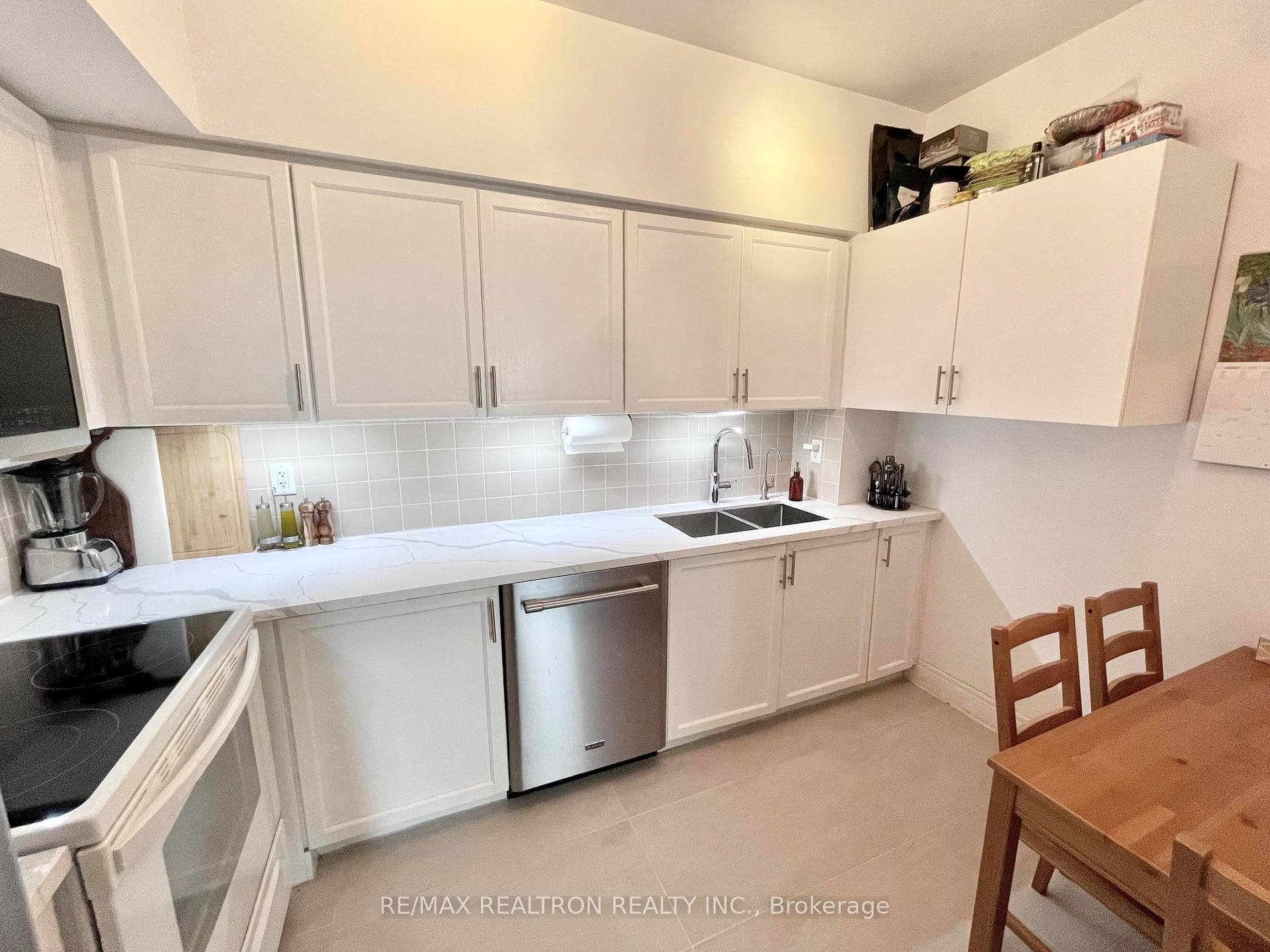 1 Clairtrell Road Unit 1205 photo 5