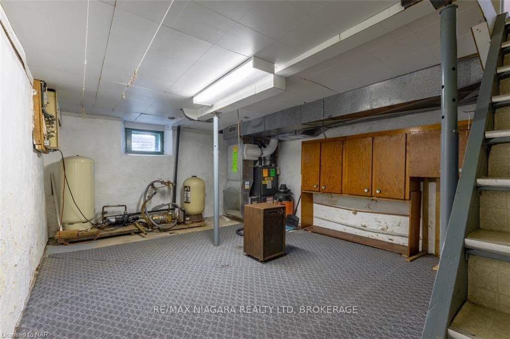 241 CHANTLER Road photo 31