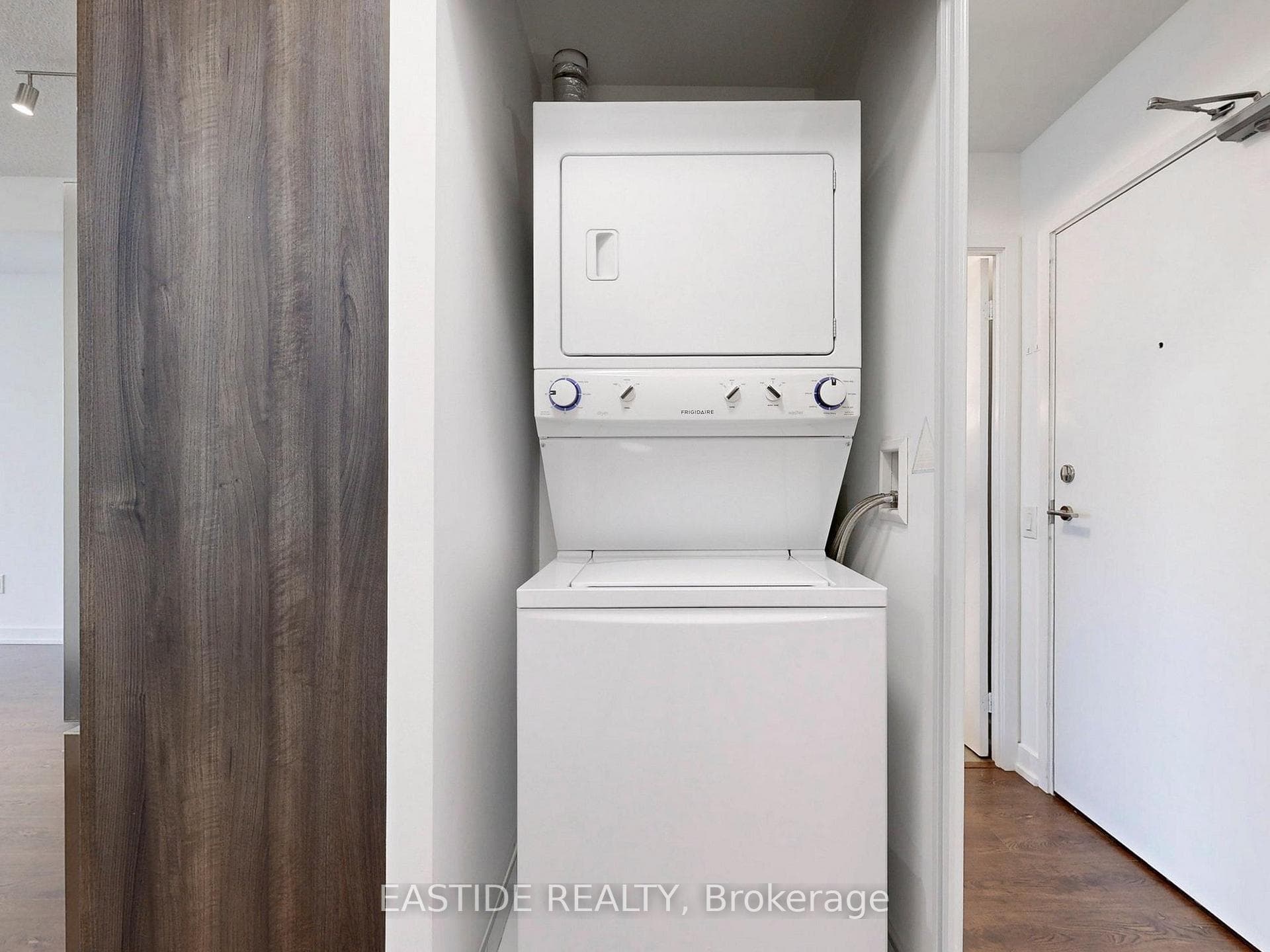 121 Mcmahon Drive Unit 2516 photo 21