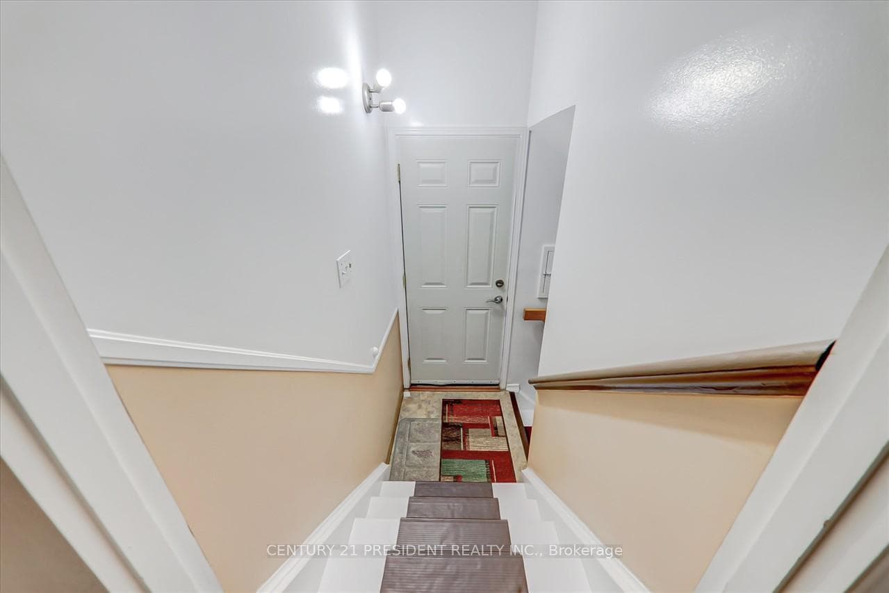 115 Marbury Crescent photo 20